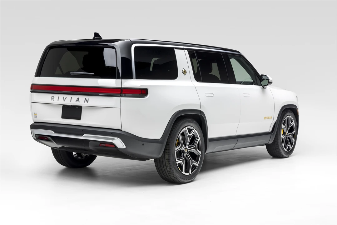 2022 Rivian R1S - Image 13 of 31