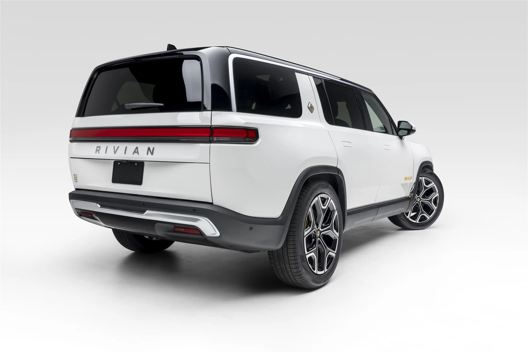2022 Rivian R1S - Image 14 of 31