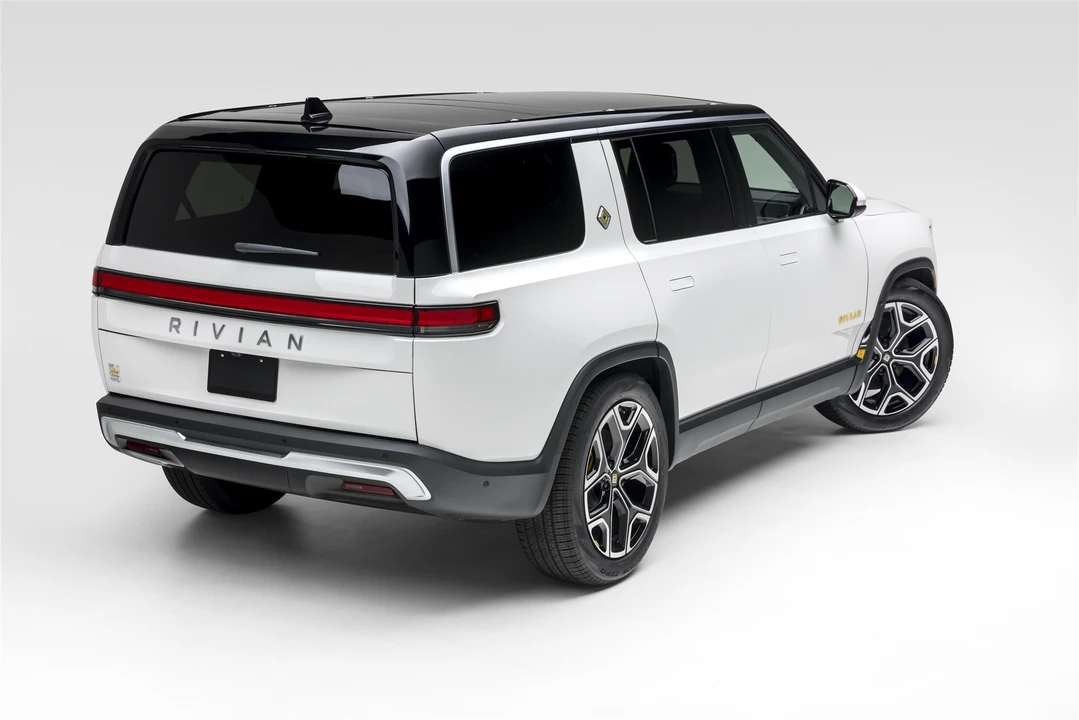 2022 Rivian R1S - Image 18 of 31