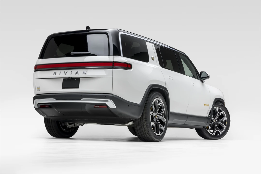 2022 Rivian R1S - Image 15 of 31