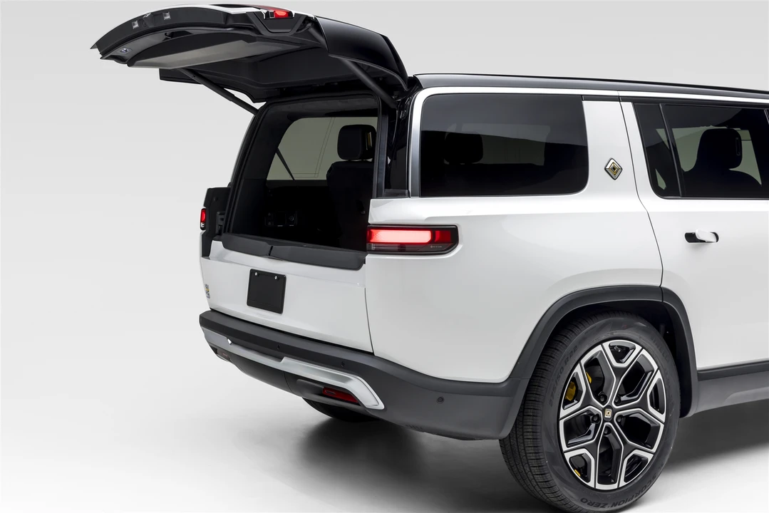 2022 Rivian R1S - Image 16 of 31