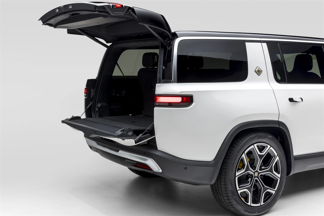 2022 Rivian R1S - Image 17 of 31
