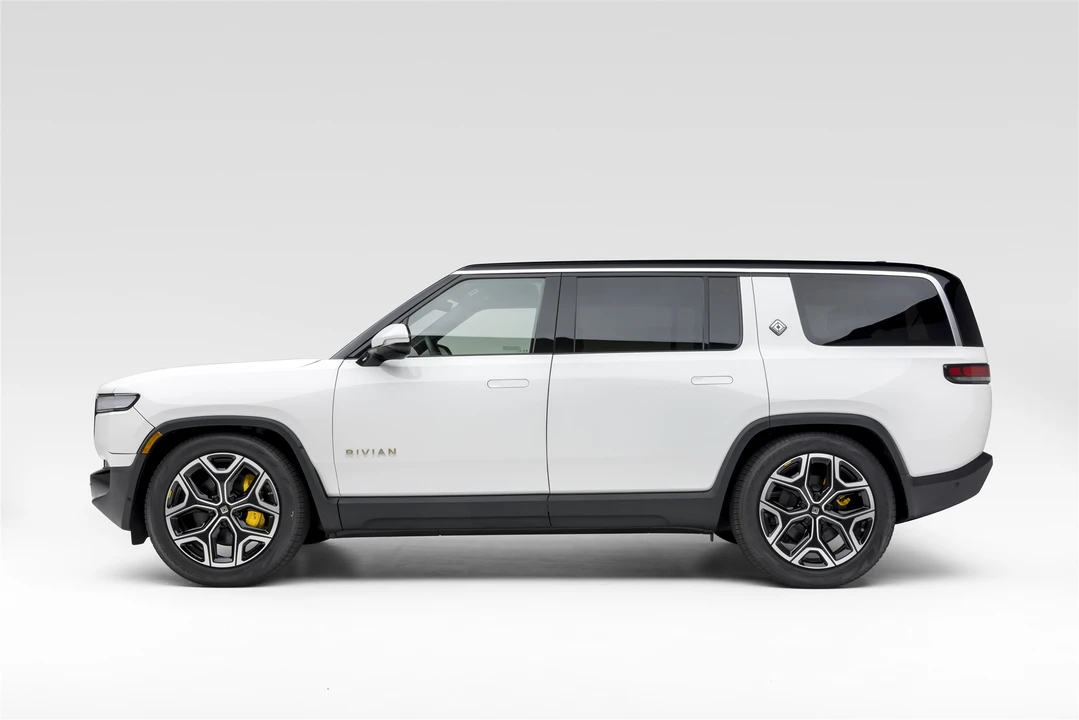 2022 Rivian R1S - Image 24 of 31