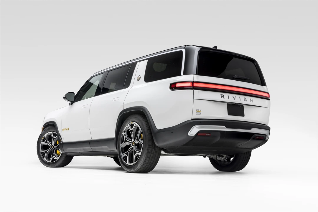 2022 Rivian R1S - Image 22 of 31