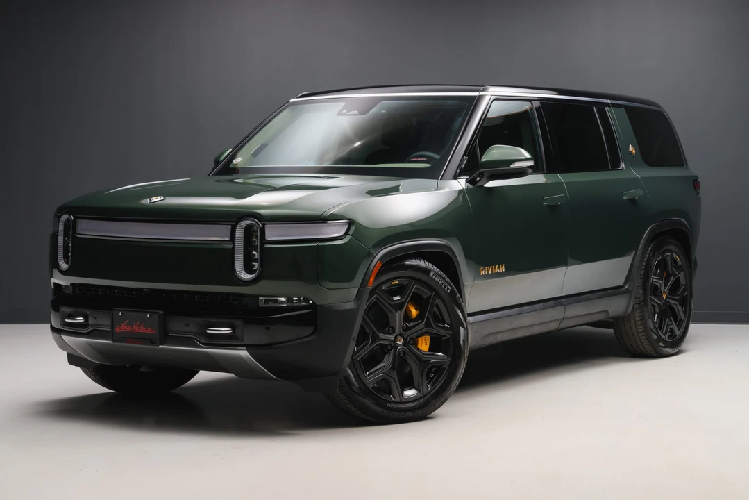 2022 Rivian R1S - Image 2 of 31
