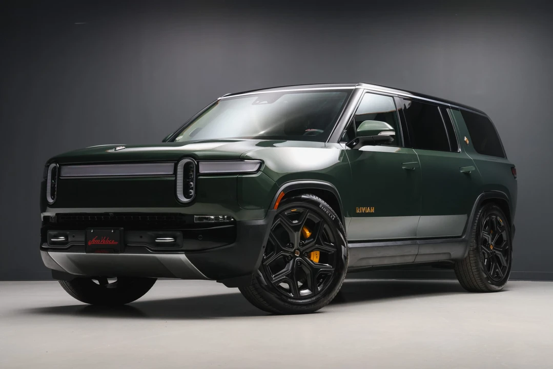 2022 Rivian R1S - Image 3 of 31