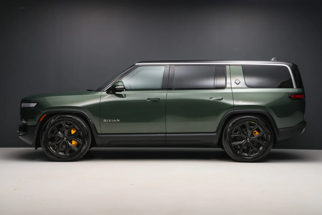 2022 Rivian R1S - Image 7 of 31