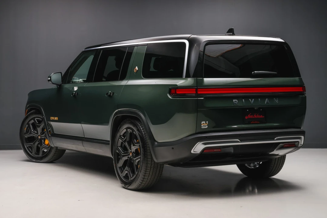 2022 Rivian R1S - Image 8 of 31
