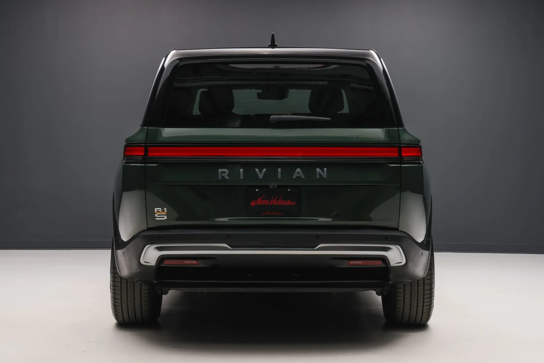 2022 Rivian R1S - Image 9 of 31