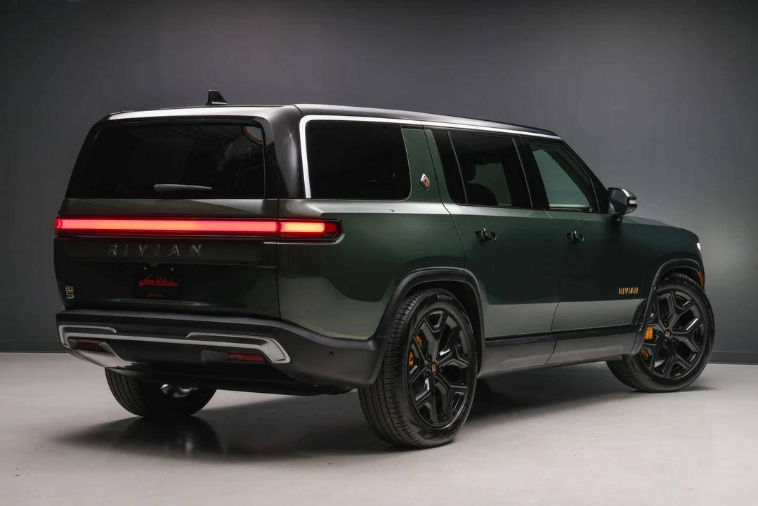 2022 Rivian R1S - Image 10 of 31