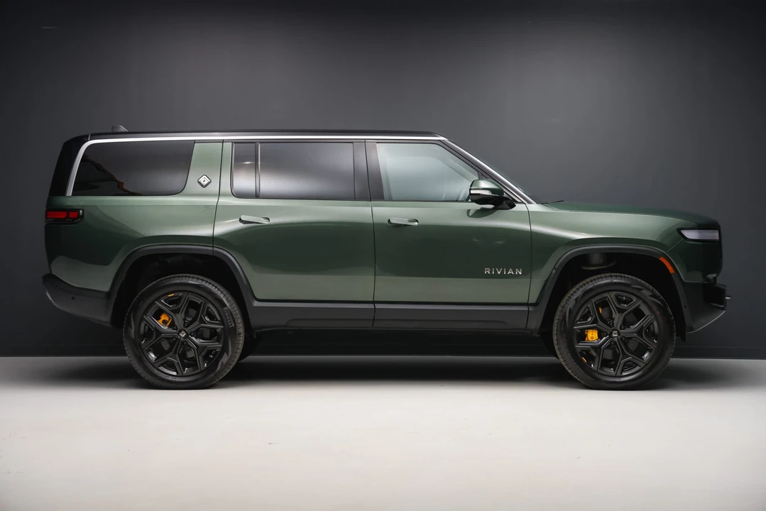 2022 Rivian R1S - Image 12 of 31