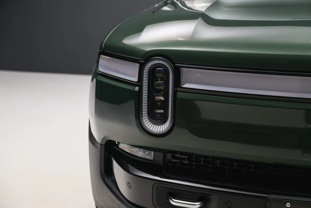 2022 Rivian R1S - Image 30 of 31