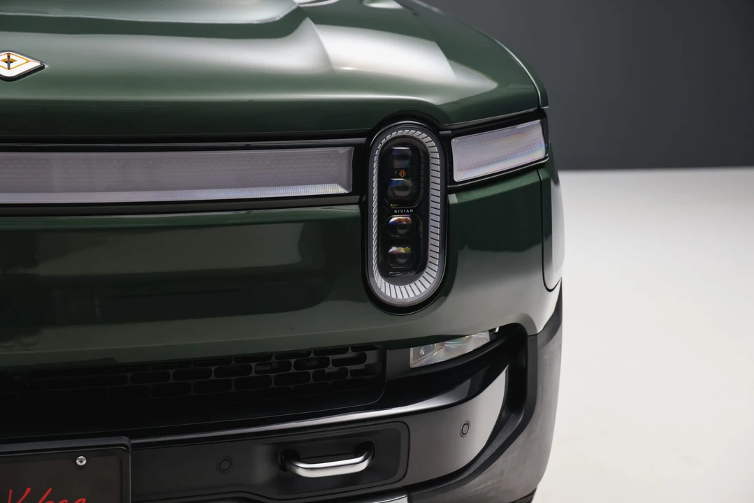 2022 Rivian R1S - Image 31 of 31