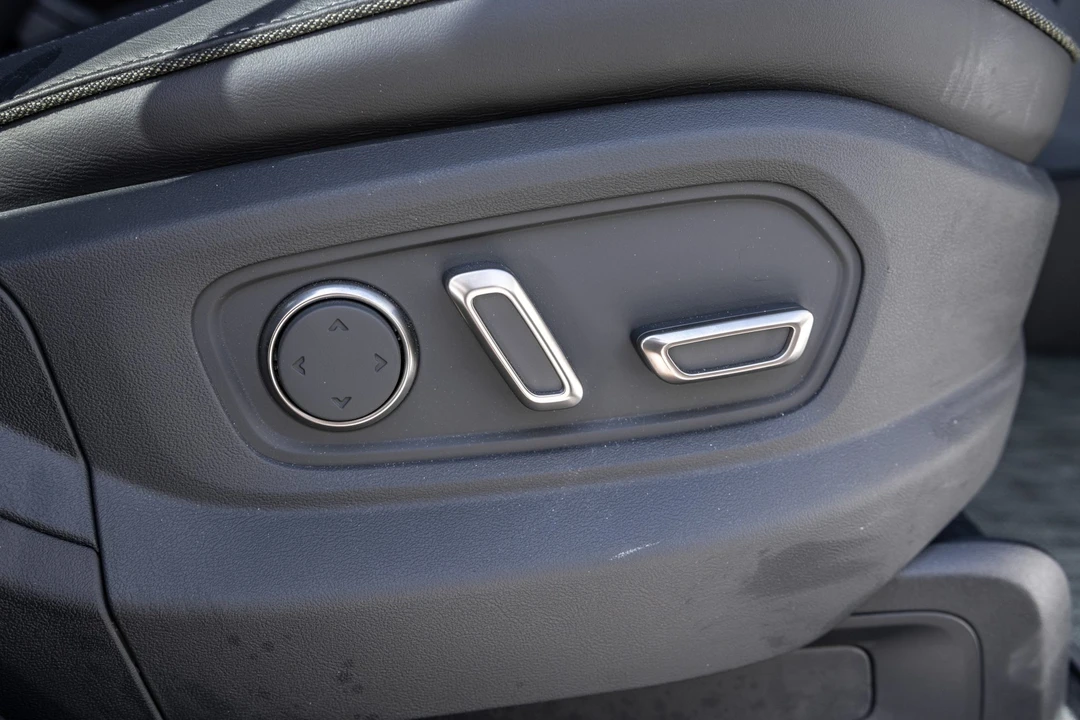 2022 Rivian R1S - Image 28 of 31