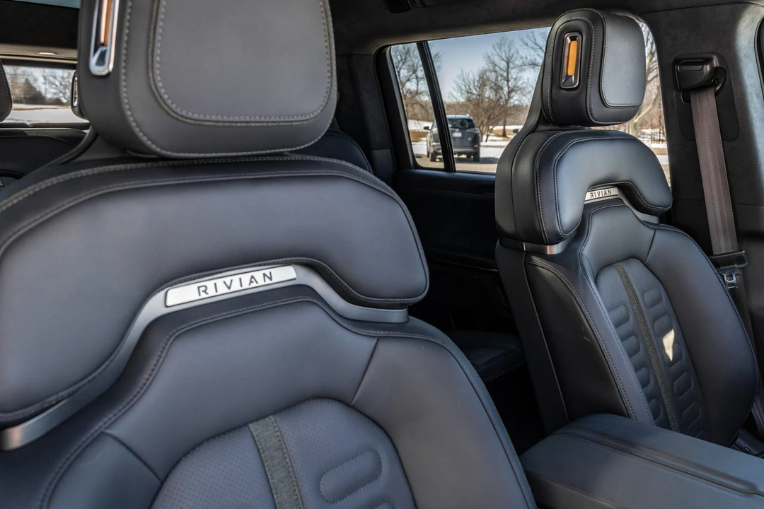 2022 Rivian R1S - Image 26 of 31