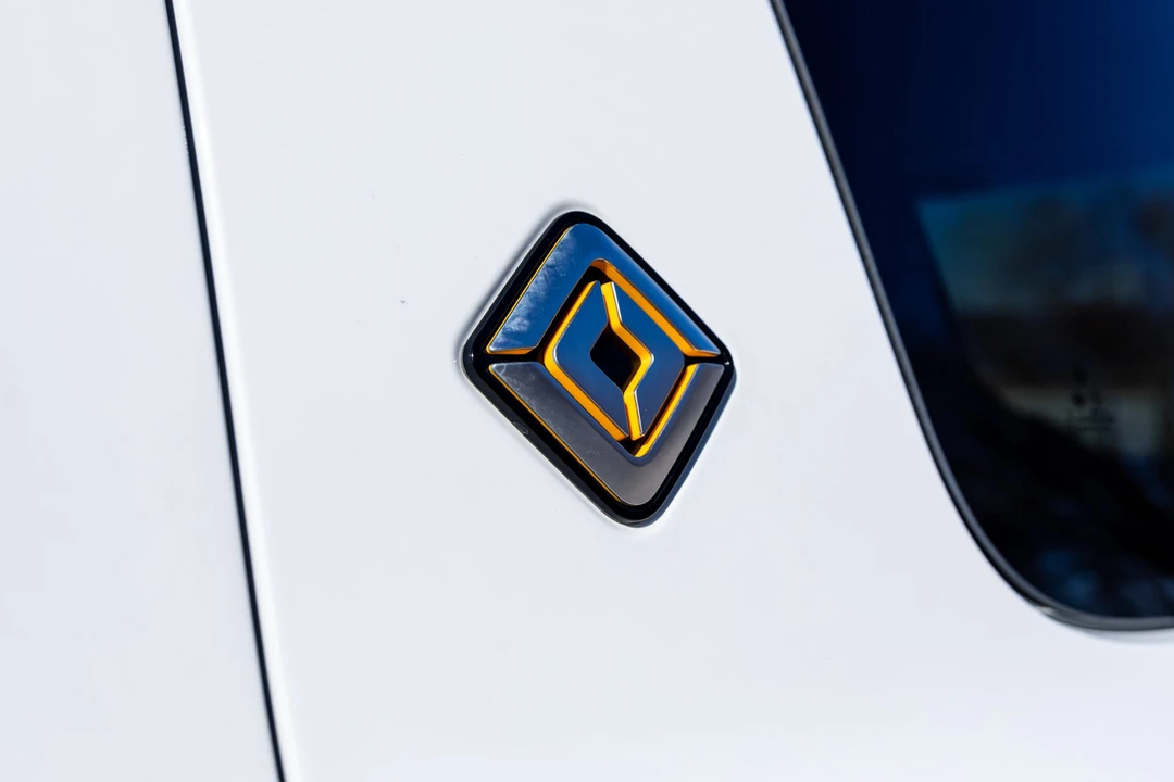 2022 Rivian R1S - Image 17 of 31