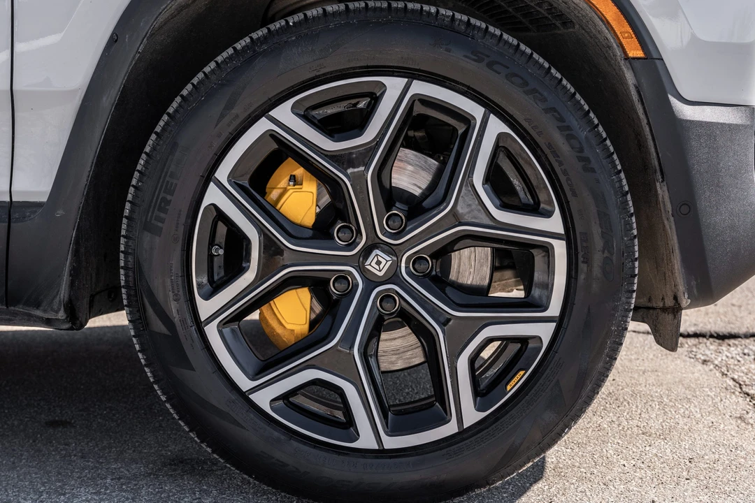 2022 Rivian R1S - Image 22 of 31