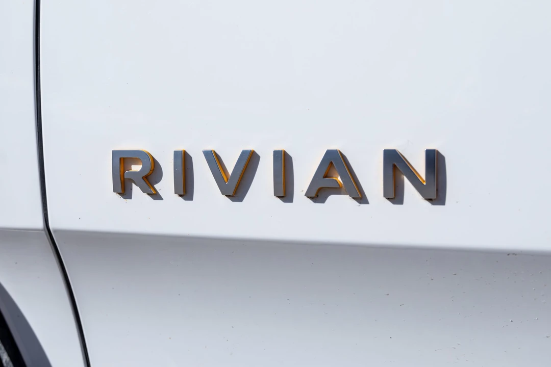 2022 Rivian R1S - Image 16 of 31