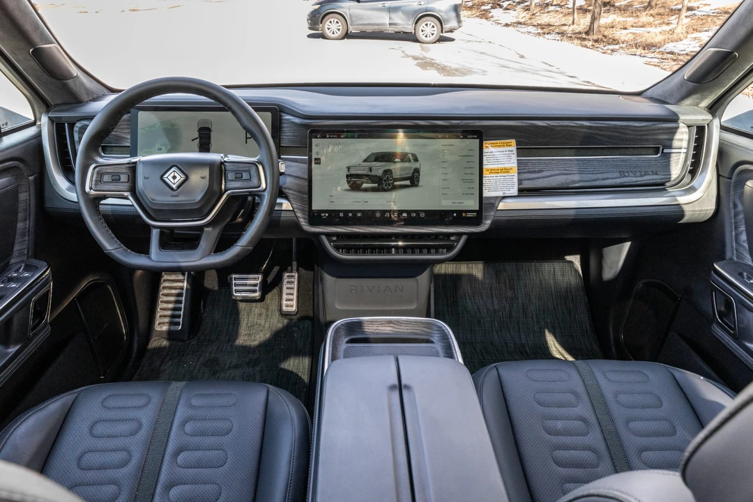 2022 Rivian R1S - Image 29 of 31