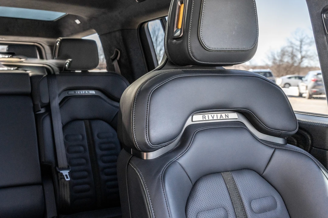 2022 Rivian R1S - Image 25 of 31
