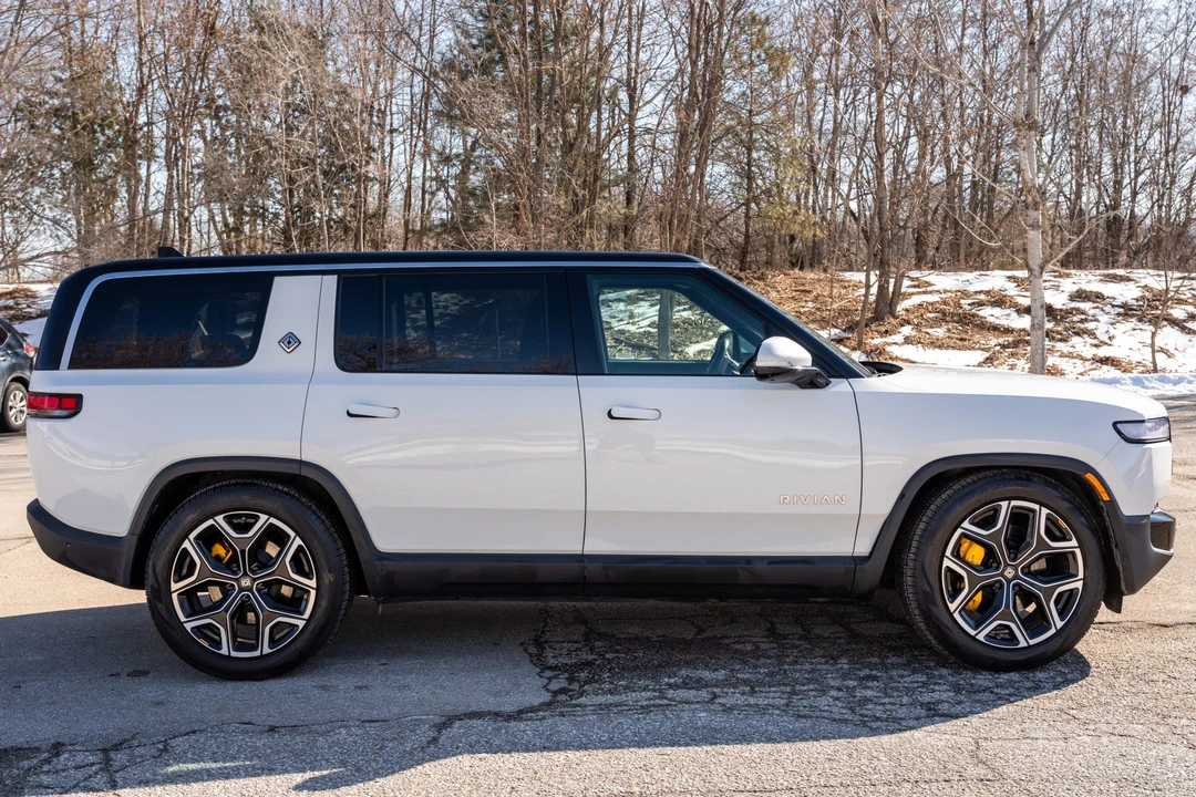 2022 Rivian R1S - Image 5 of 31