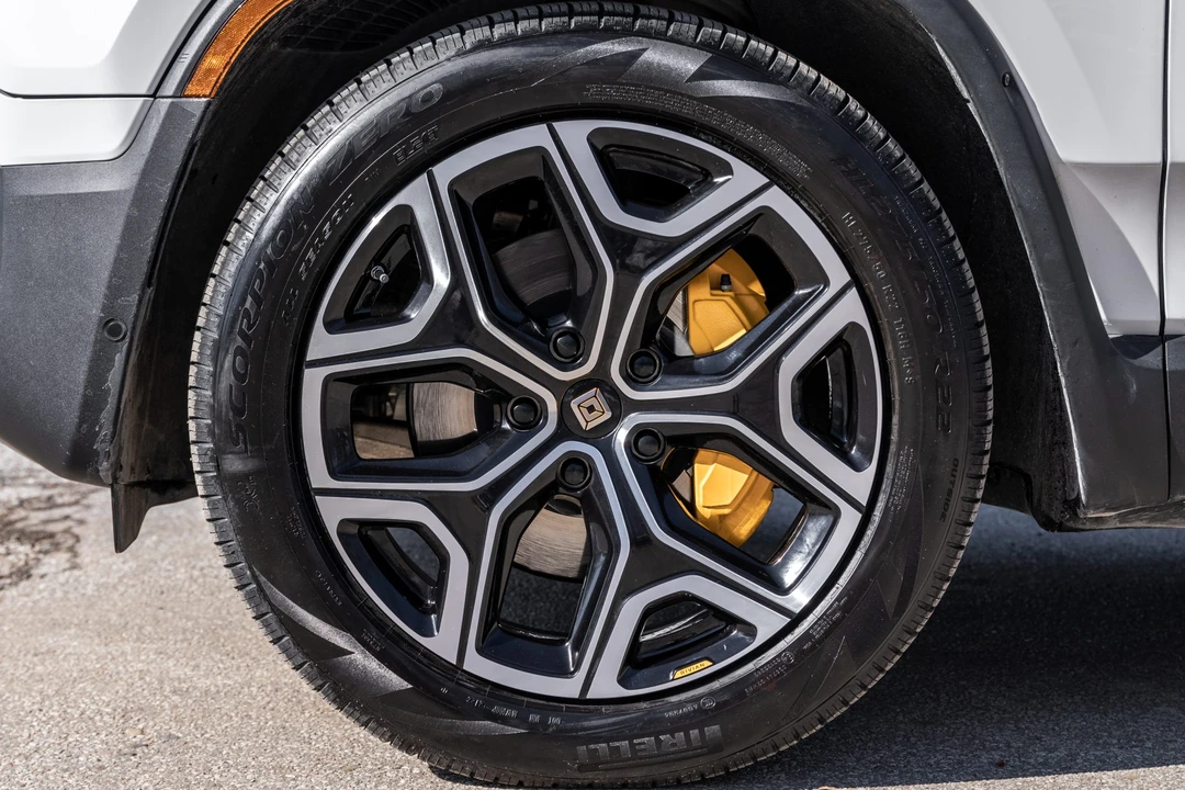2022 Rivian R1S - Image 21 of 31