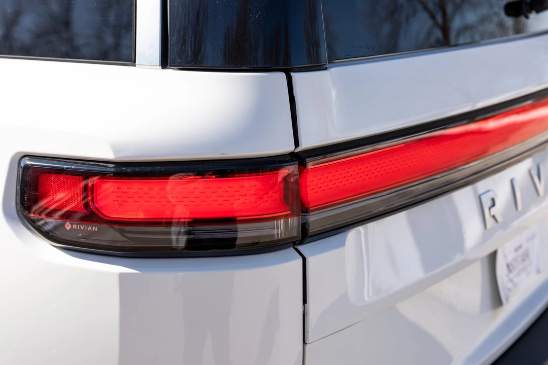 2022 Rivian R1S - Image 13 of 31