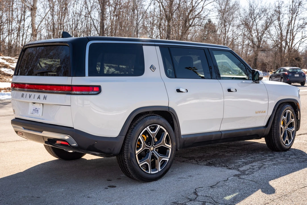 2022 Rivian R1S - Image 6 of 31
