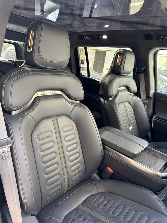 2022 Rivian R1S - Image 31 of 31
