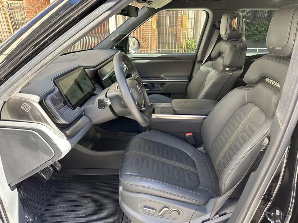 2022 Rivian R1S - Image 25 of 31