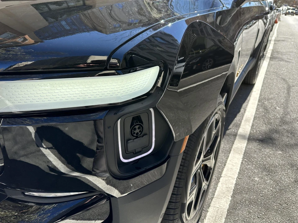 2022 Rivian R1S - Image 19 of 31