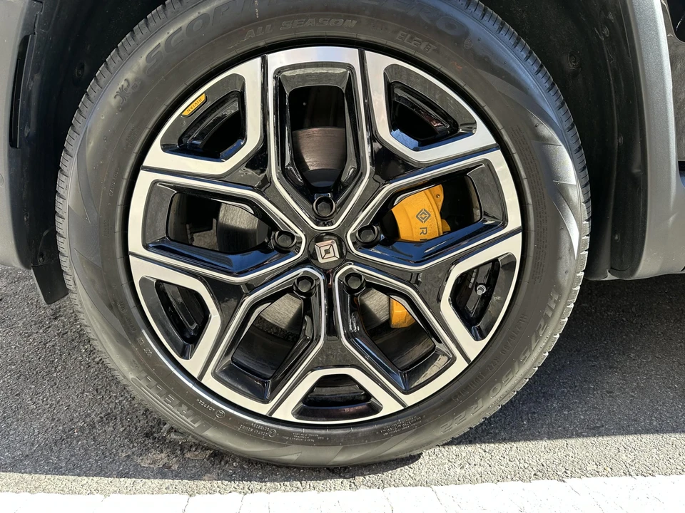2022 Rivian R1S - Image 21 of 31