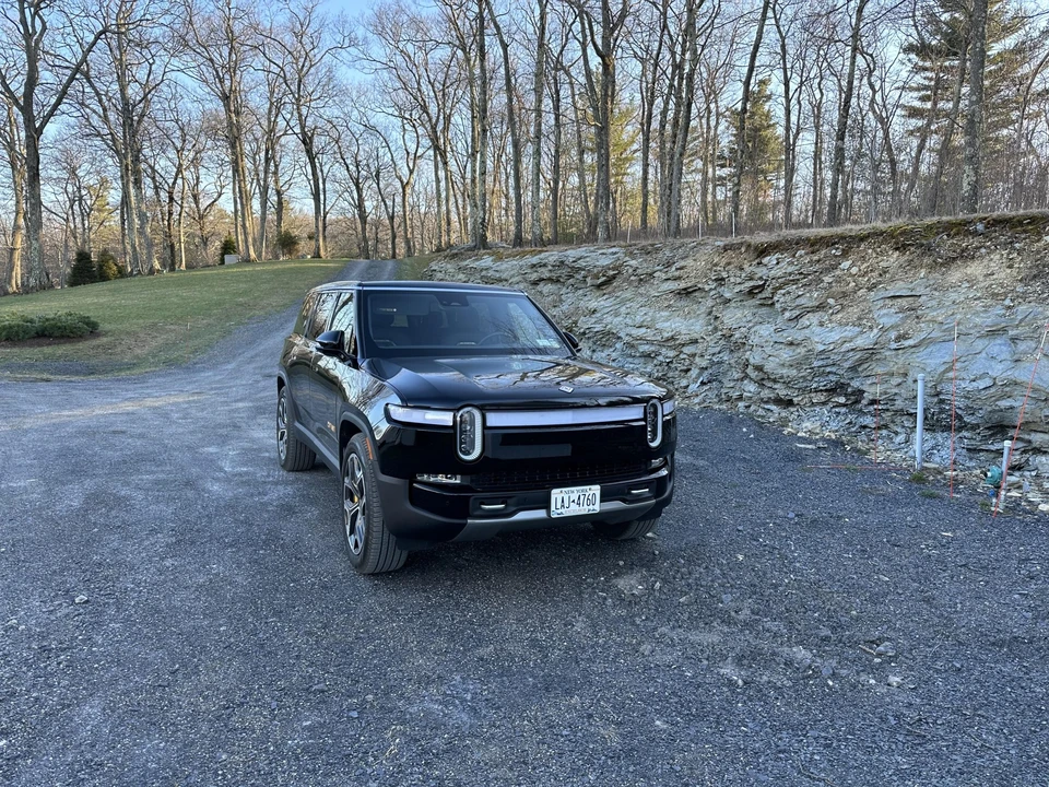 2022 Rivian R1S - Image 4 of 31