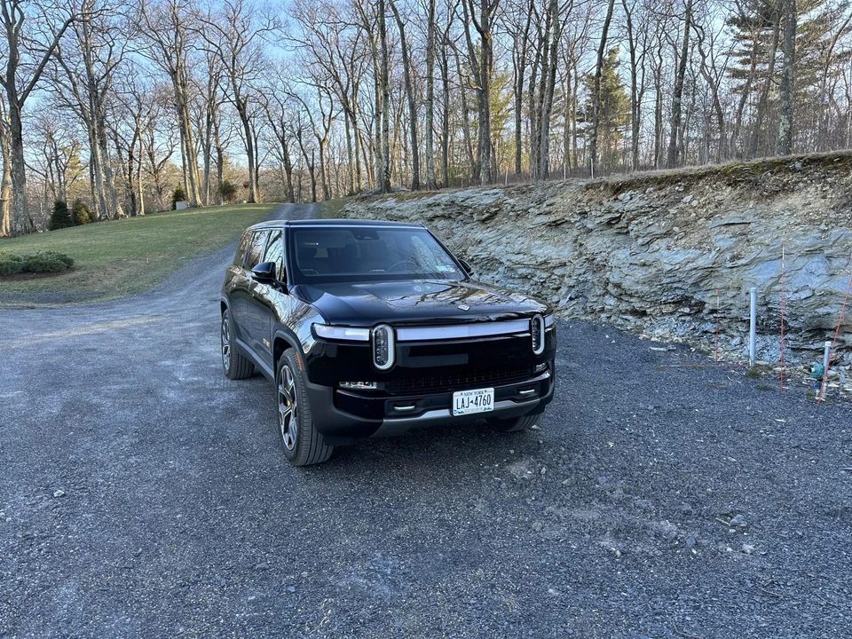 2022 Rivian R1S - Image 7 of 31