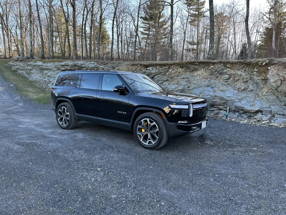 2022 Rivian R1S - Image 8 of 31
