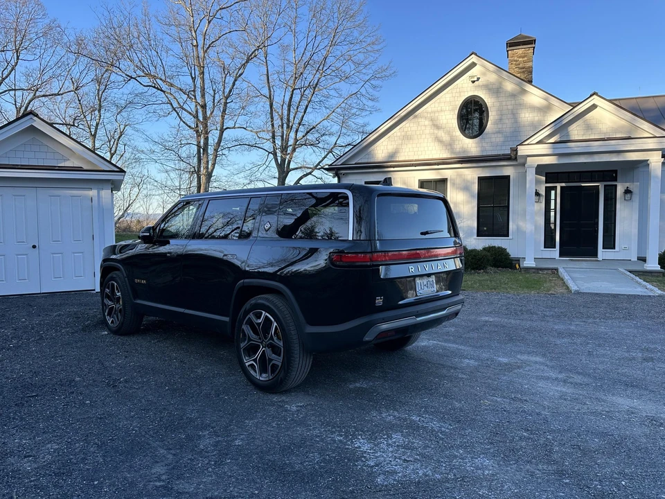2022 Rivian R1S - Image 6 of 31