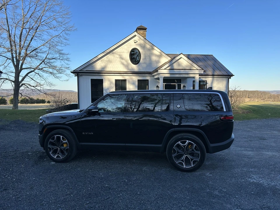 2022 Rivian R1S - Image 12 of 31