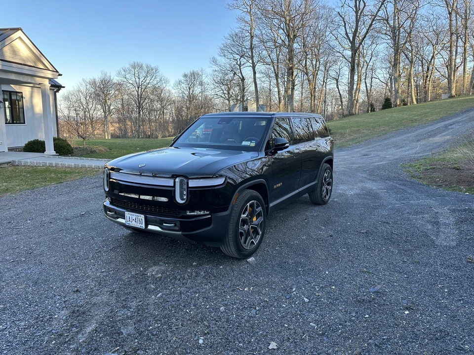 2022 Rivian R1S - Image 3 of 31