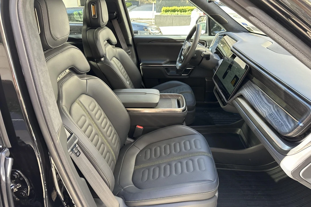2022 Rivian R1S - Image 30 of 31