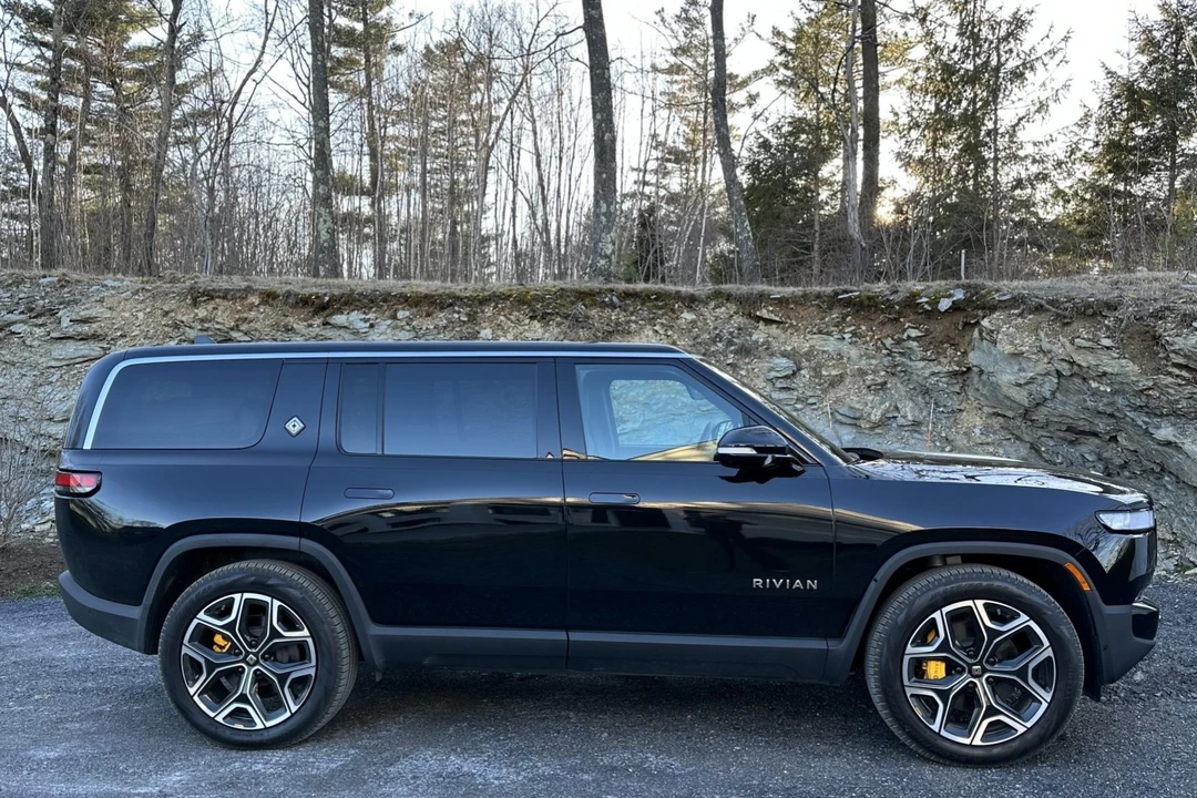 2022 Rivian R1S - Image 9 of 31