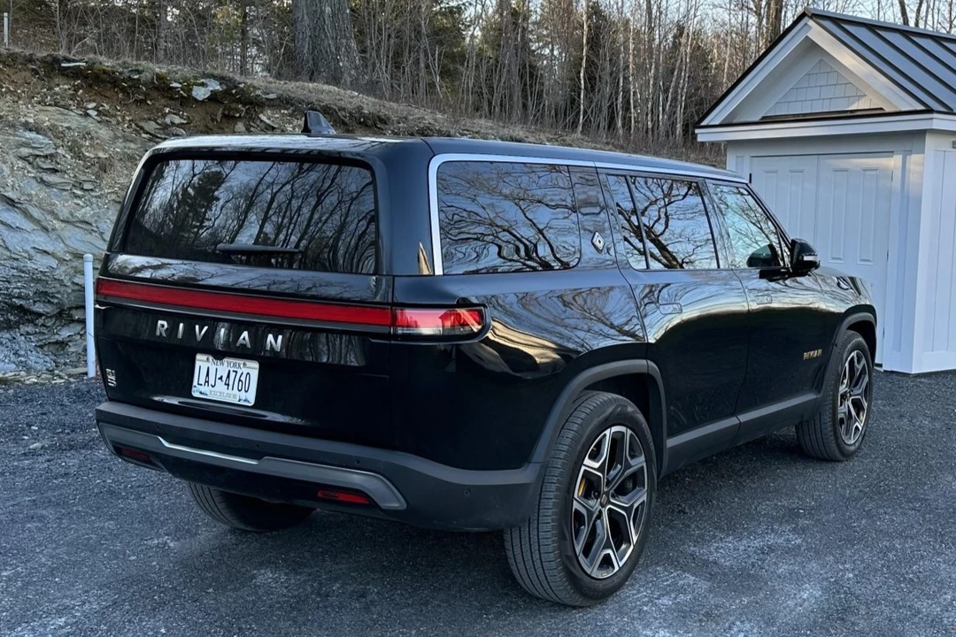 2022 Rivian R1S - Image 10 of 31