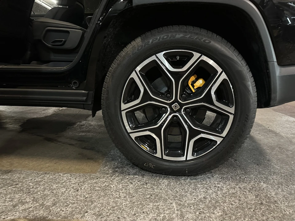 2022 Rivian R1S - Image 20 of 31