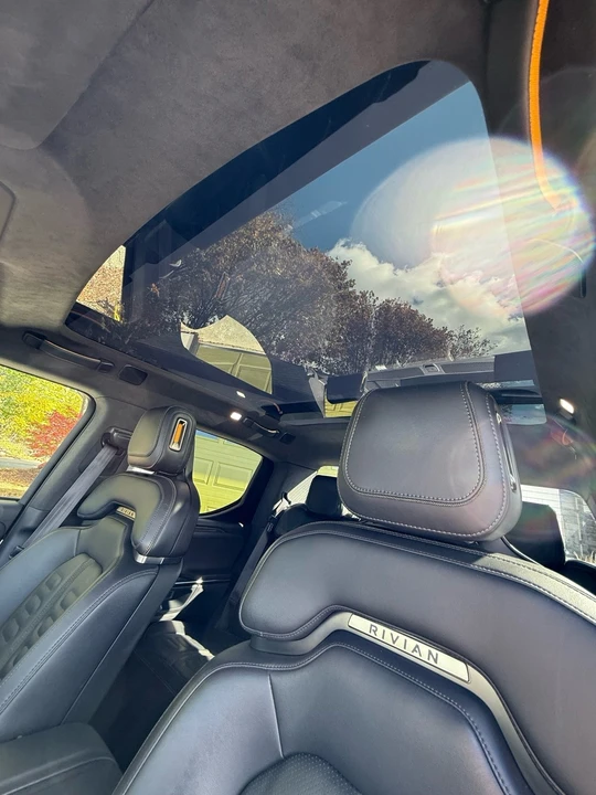 2022 Rivian R1T - Image 15 of 17