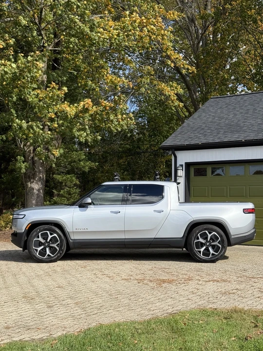 2022 Rivian R1T - Image 3 of 17