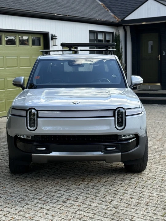 2022 Rivian R1T - Image 2 of 17