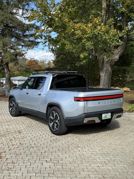 2022 Rivian R1T - Image 5 of 17