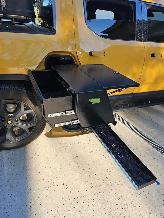2022 Rivian R1T - Image 18 of 21