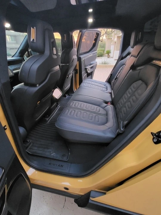 2022 Rivian R1T - Image 14 of 21