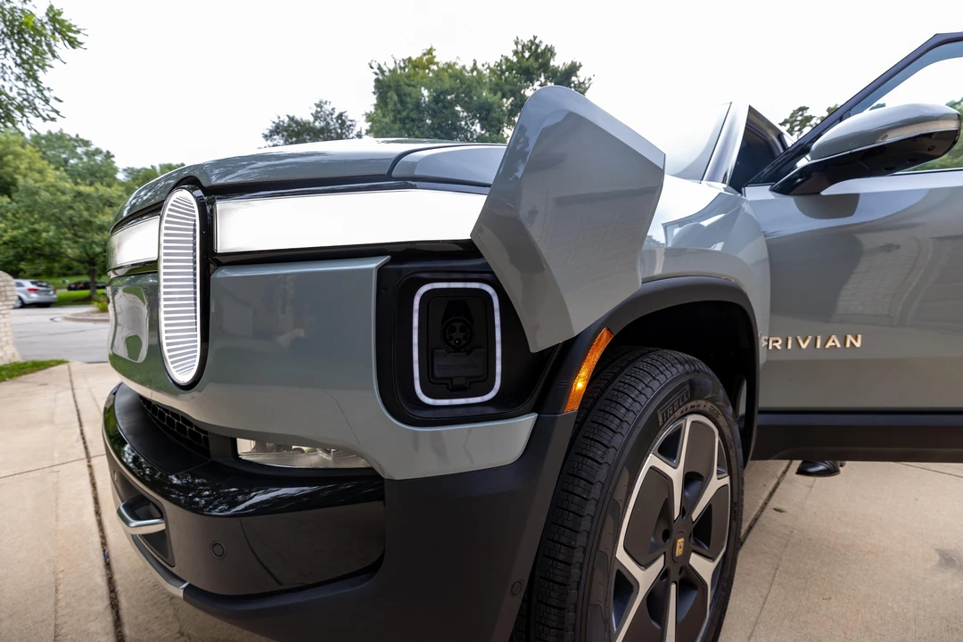 2022 Rivian R1T - Image 14 of 31