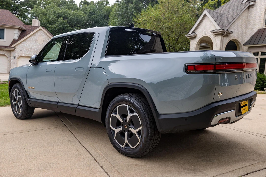 2022 Rivian R1T - Image 8 of 31